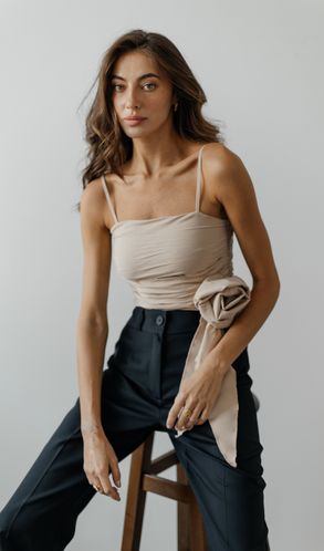 Топ из стрейч коттона Rose с тонкими бретелями бежевый